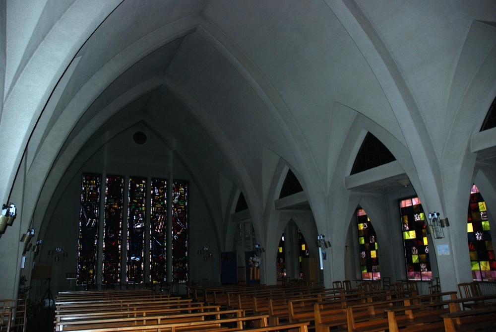 Nef, vue vers l'entrée